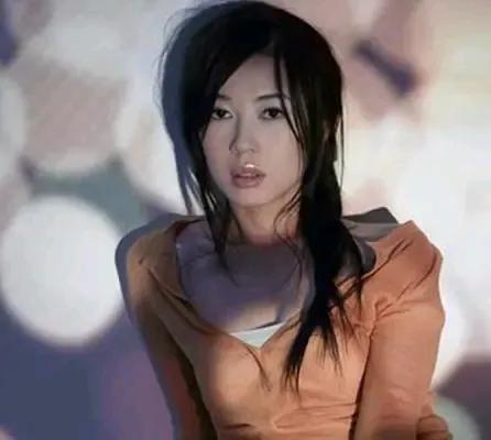 厚唇魅力，演技女王——余楠的银幕传奇