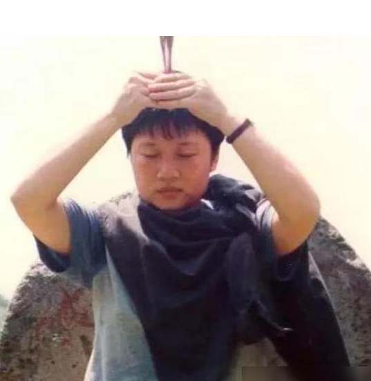 55岁的李娜:从“歌坛天后”到“削发为尼”,她经历了啥?