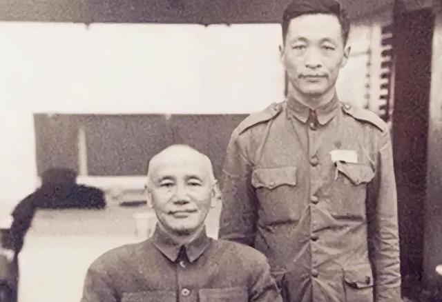 1938年，沈之岳给毛主席递了支烟，引起了主席警觉，随即将他调离