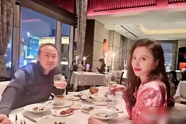 张萌和富豪老公秀恩爱，童话果然是骗人的！现实中霸道总裁不好看