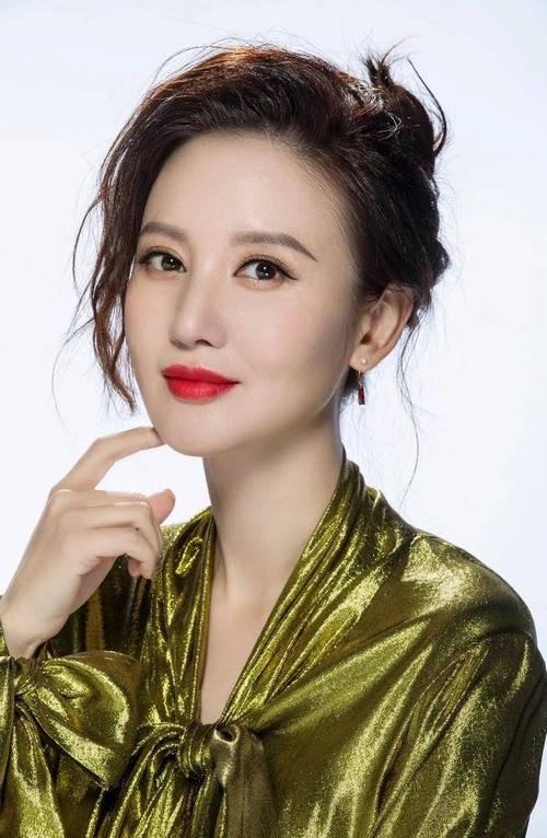 张萌和富豪老公秀恩爱，童话果然是骗人的！现实中霸道总裁不好看