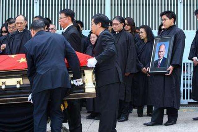 香港这么多“顶级豪门”，财富仅300亿的霍家，为何地位最高？