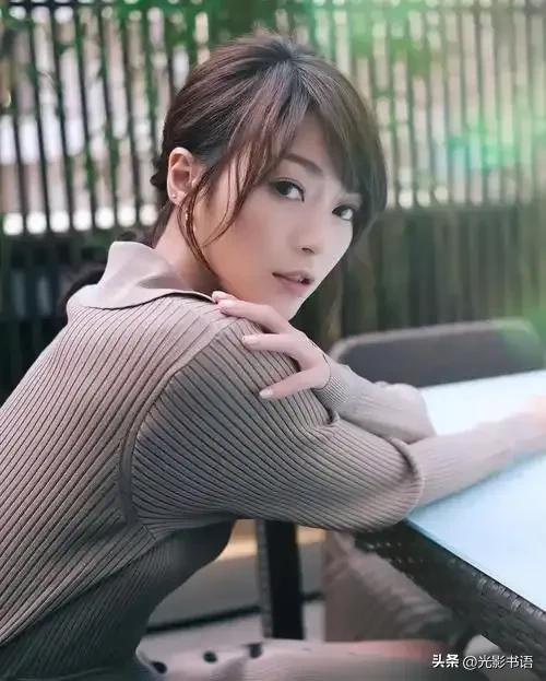 16岁人间尤物情史坎坷，四年间换20余男友，终遇老实人安心做人妻