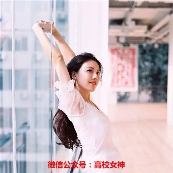 中国传媒大学校花王鹤润，貌美如仙女，为什么却剃光头？