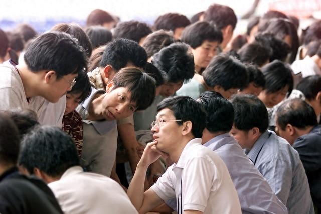 普通人如何与生存抗争？我们的人生不过是一本《许三观卖血记》