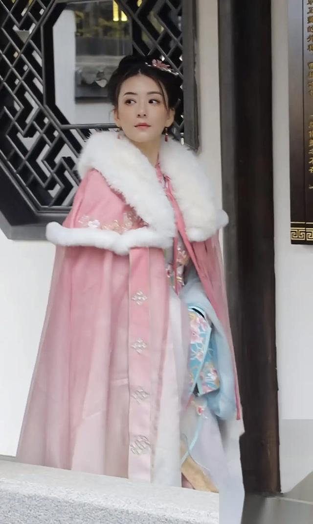 郭富城在岳父家坐主宾位，第二天连夜返程，漂亮小姨子家产2千万