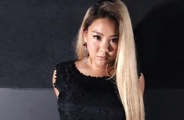 著名港星肥肥忌日,女儿郑欣宜晒旧照怀念母亲,绝口不提郑少秋