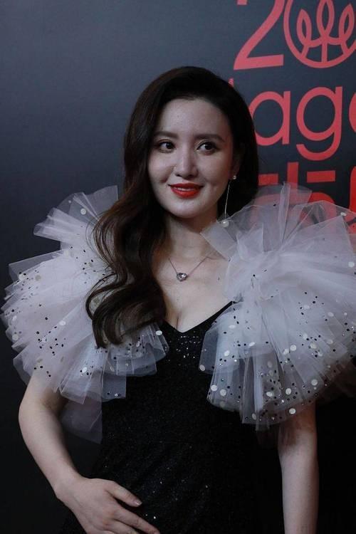 张萌和富豪老公秀恩爱，童话果然是骗人的！现实中霸道总裁不好看