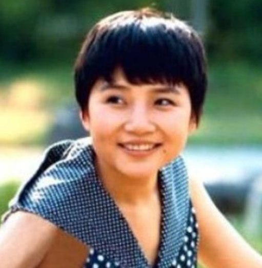 55岁的李娜:从“歌坛天后”到“削发为尼”,她经历了啥?