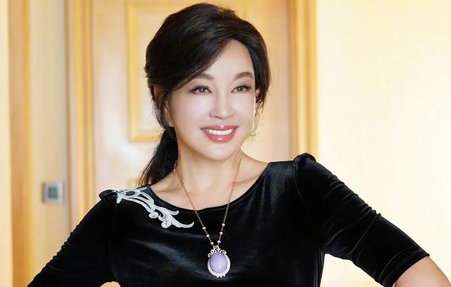 《小花》：一代人的青春记忆，青涩的陈冲刘晓庆唐国强，让人难忘