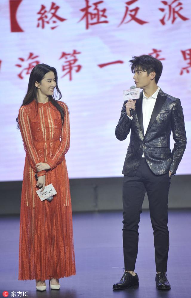 与“神仙姐姐”刘亦菲湿身拥吻，连杨洋都自称把持不住