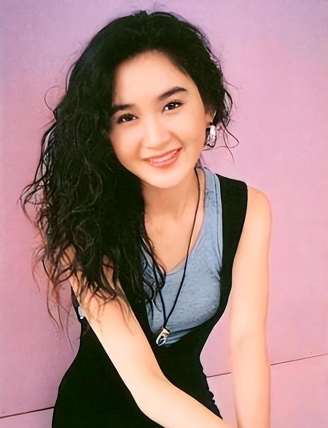 凭借三级片出道，后来嫁给有钱人，吴雪雯现在生活如何？