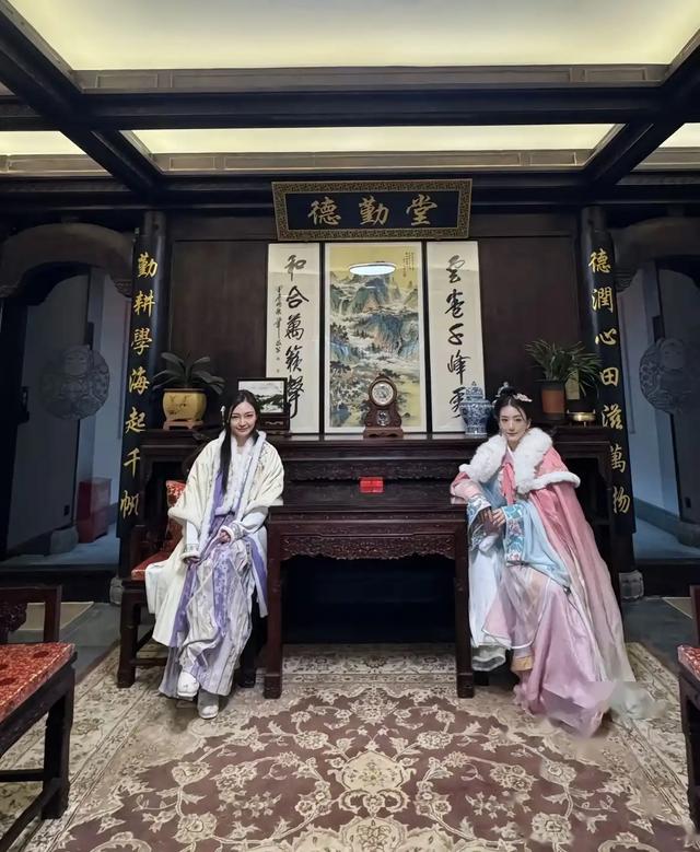 郭富城在岳父家坐主宾位，第二天连夜返程，漂亮小姨子家产2千万