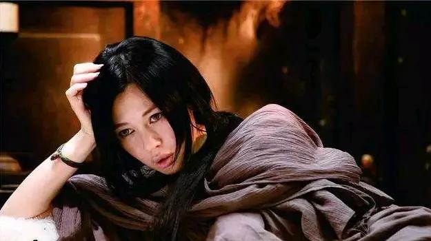 厚唇魅力，演技女王——余楠的银幕传奇