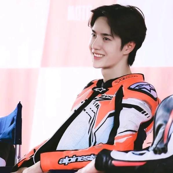 王一博机智一语概括所有选手年龄，顶尖舞者之夜展魅力