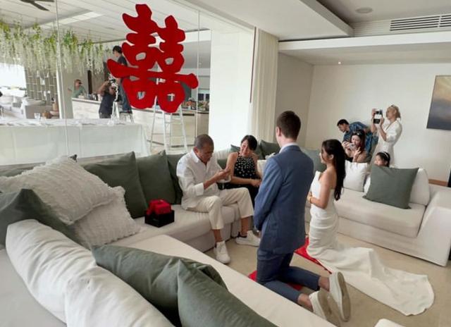 梁家辉一年内两度做外公，双胞胎次女公开怀儿子，长女才生了女儿