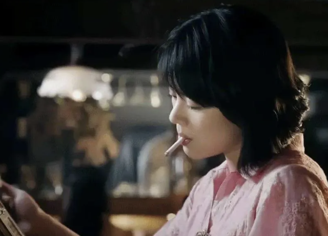 《第一炉香》：清纯学生堕落成妓女，被欲望裹挟的女孩会有多惨？