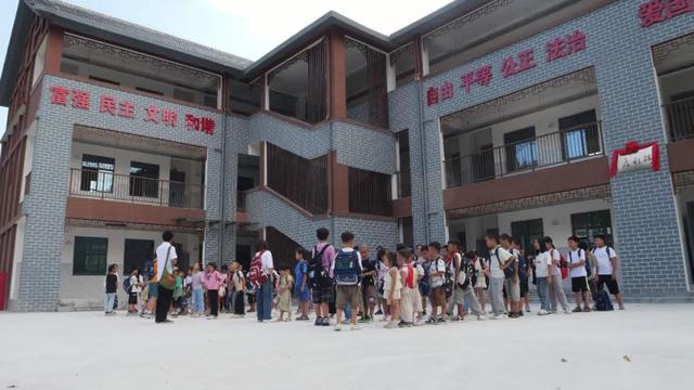乡村“摆渡人”任达兵
