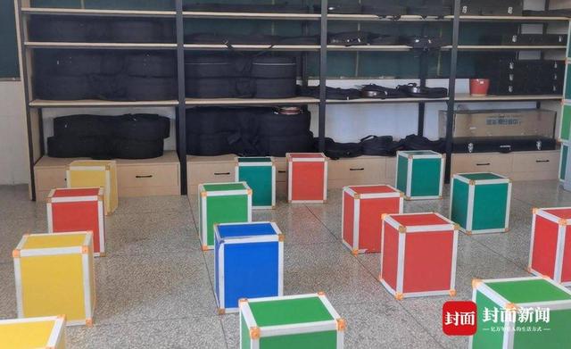 课间操上跳起羊皮鼓舞 一所乡镇小学的非遗传承实验