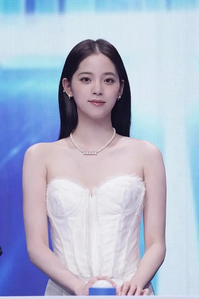 95后“四小花旦”：关晓彤、欧阳娜娜、张子枫、文淇