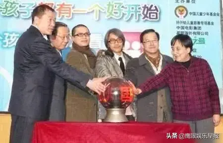 一直被说抠门的周星驰,捐款明细曝光后,让多少人无地自容