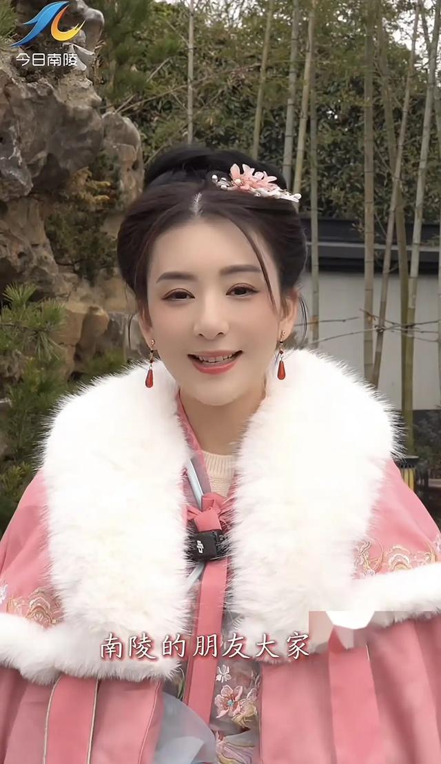 郭富城在岳父家坐主宾位，第二天连夜返程，漂亮小姨子家产2千万