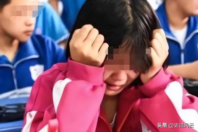 12年复读女孩考上一本跳江自杀，临终前留下遗言，下辈子别做我妈