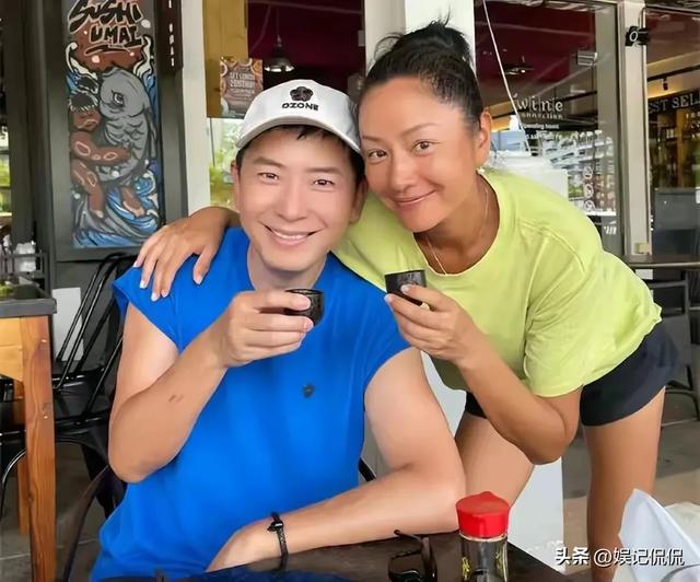 53岁瞿颖近照曝光！素颜出镜模样大变,与戴军泰国聚餐,眼神引热议