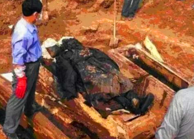 内蒙古赤峰出土，穿龙袍下葬的女尸，她是何身份？