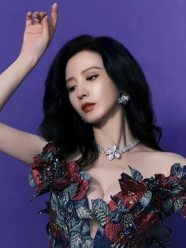 张萌和富豪老公秀恩爱，童话果然是骗人的！现实中霸道总裁不好看