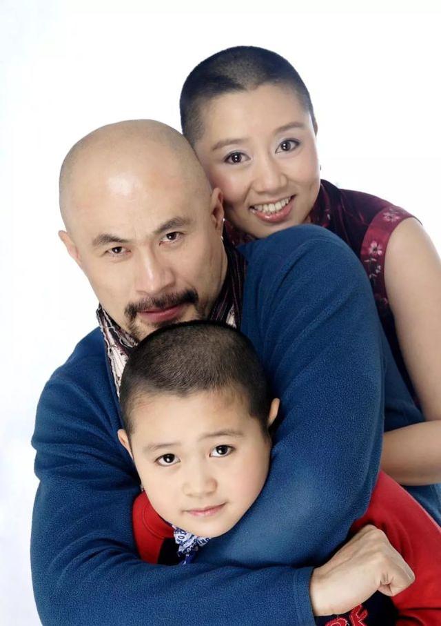 著名演员徐锦江：20岁时父亲因病离世，寡母与妻子一样重要