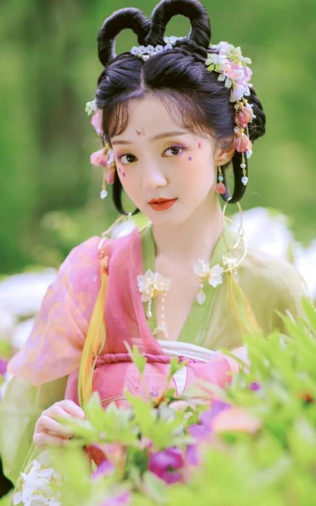 丽丽羞辱梅馨的母亲被偷拍，黑衣人到底是谁？晓柔决定放下