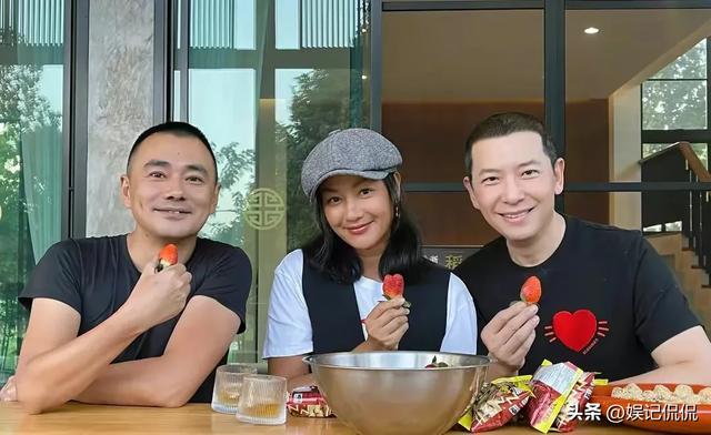53岁瞿颖近照曝光！素颜出镜模样大变,与戴军泰国聚餐,眼神引热议