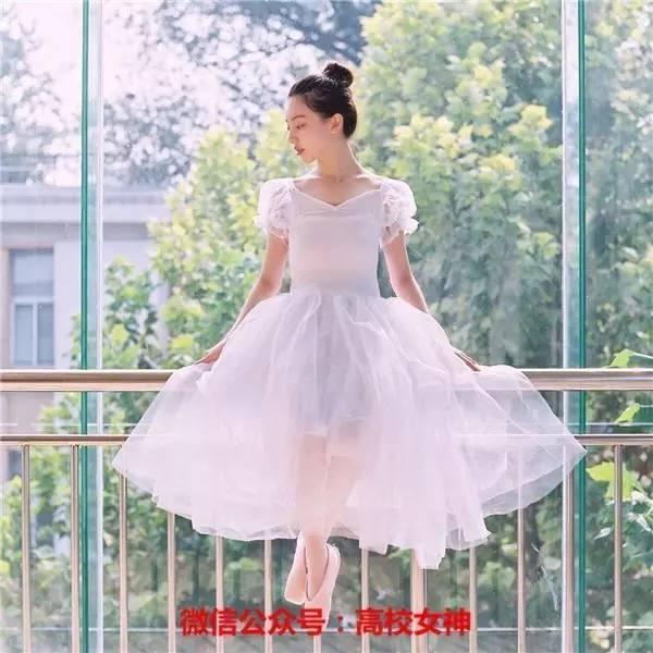 中国传媒大学校花王鹤润，貌美如仙女，为什么却剃光头？