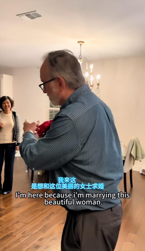 58岁天津妈妈赴美看女儿，三个月闪婚美国医生，孩子爸在国内苦等