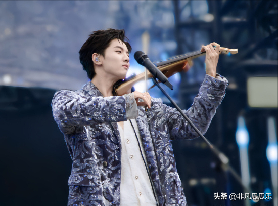 爱江山更爱美人，“英年早婚”的5位男星，不给其他女生任何机会