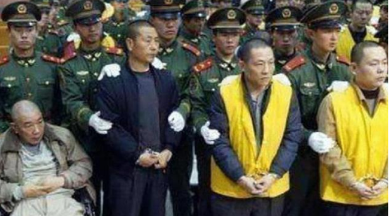 太原黑老大李满林：25岁称霸山西作恶14年，被判死刑时情绪崩溃
