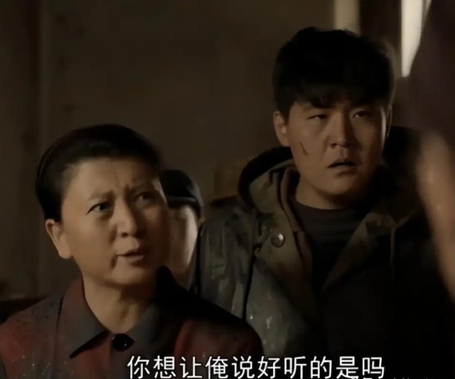 原来闫学晶的儿子就是他，也是演员，戏里戏外都是母子俩，没认出