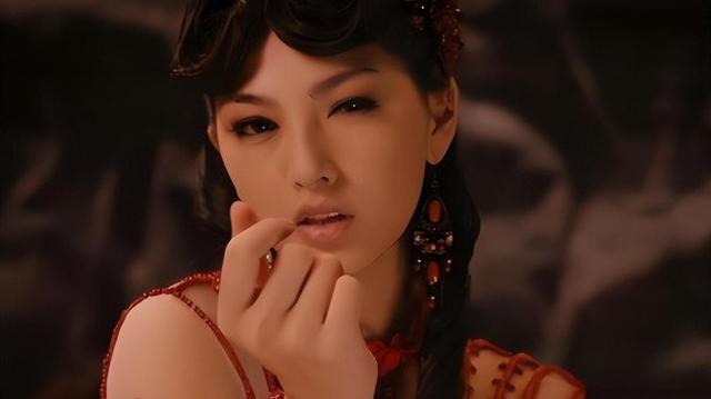 叛逆少女蓝燕：一纸三级合约铸就东方第一3D女神传奇？
