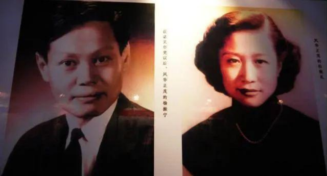 1971年，杨振宁和岳父杜聿明第一次见面的合影，他毕恭毕敬站一旁