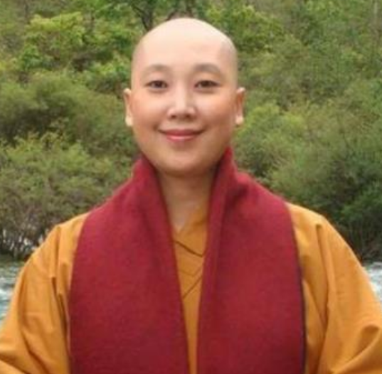 55岁的李娜:从“歌坛天后”到“削发为尼”,她经历了啥?