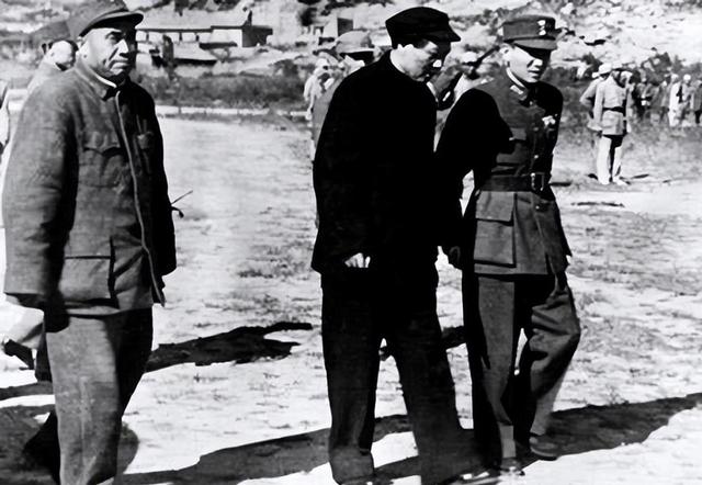 1938年，沈之岳给毛主席递了支烟，引起了主席警觉，随即将他调离