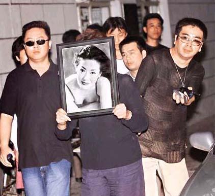 18年后，陈宝莲跳楼撇下的男婴，已经长成干爹“黄大少”的模样