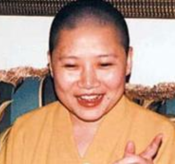 55岁的李娜:从“歌坛天后”到“削发为尼”,她经历了啥?
