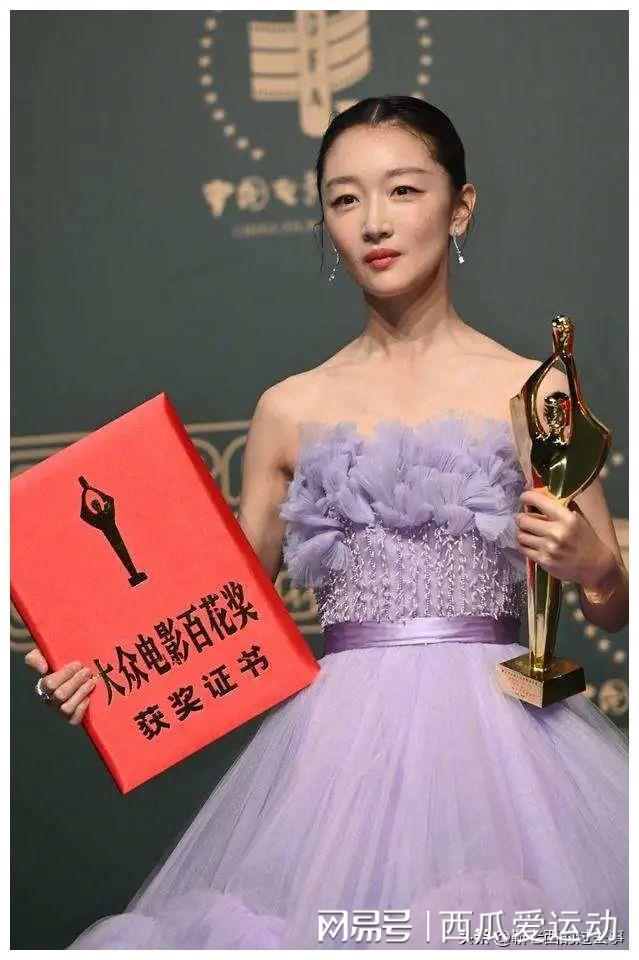 曾志伟“酒后吐真言”，揭露了“三金影后”周冬雨早年多段情史