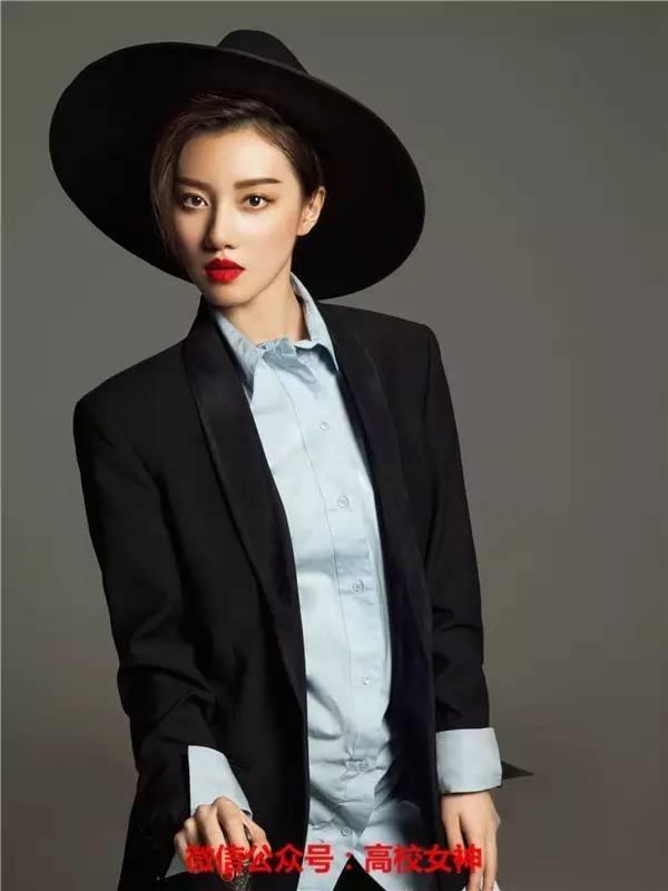 中国传媒大学校花王鹤润，貌美如仙女，为什么却剃光头？