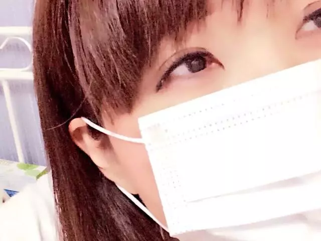 马蓉不雅直播遭举报：求求你先穿好衣服，要点脸吧