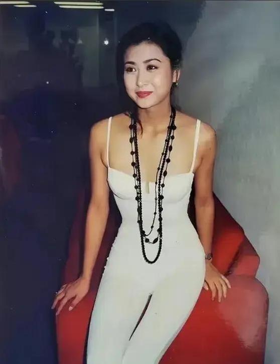 凭借三级片出道，后来嫁给有钱人，吴雪雯现在生活如何？