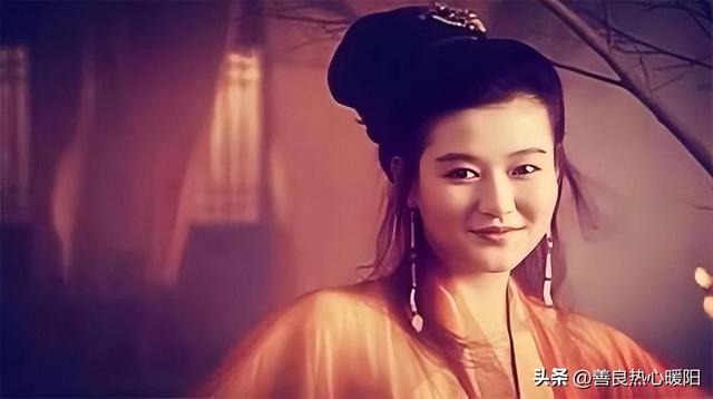 一年十部三级片，亲妈为钱逼她下海，与黄任中还有这样一段关系