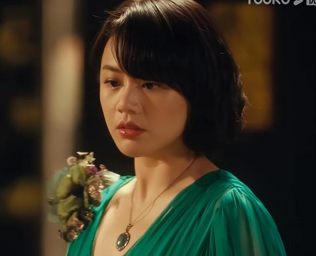 《第一炉香》：清纯学生堕落成妓女，被欲望裹挟的女孩会有多惨？